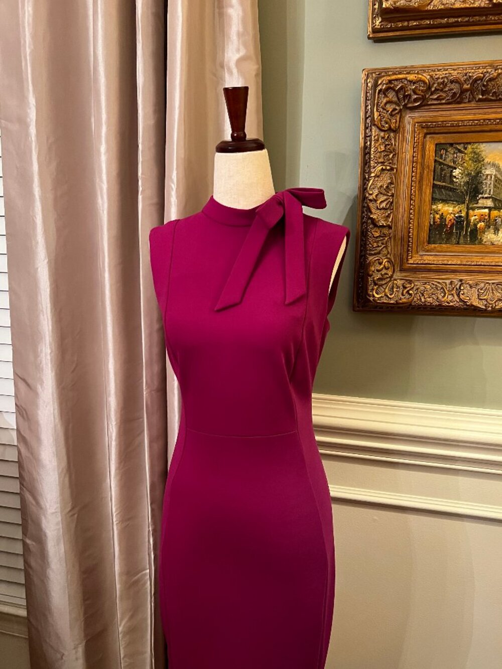 NWOT Calvin Klein Raspberry Stretch Crepe Bow Neck Sleeveless Sheath Dress Sz 6 - Picture 3 of 3